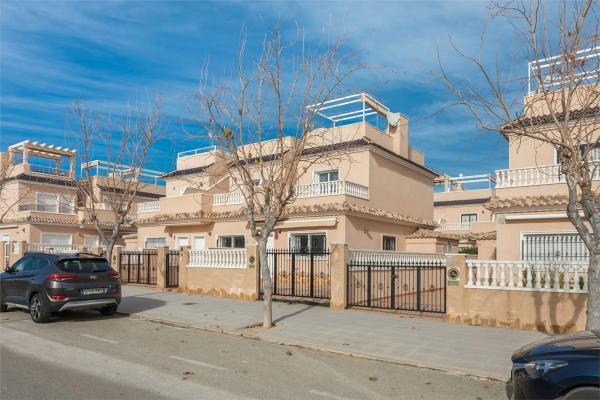 Chalet adosado en calle Virgen de la Asunción