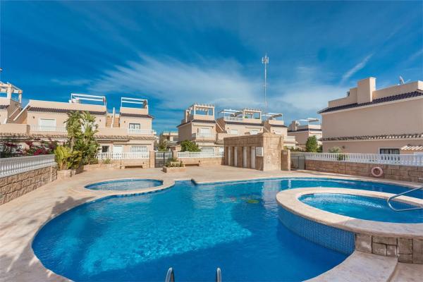 Chalet adosado en calle Virgen de la Asunción