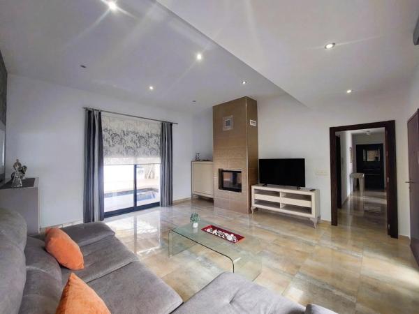 Casa independiente en avenida Río Segura