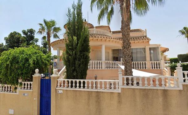 Chalet en avenida de las Especias