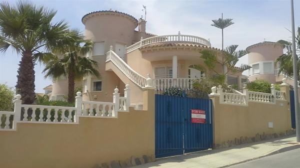 Chalet en avenida de las Especias