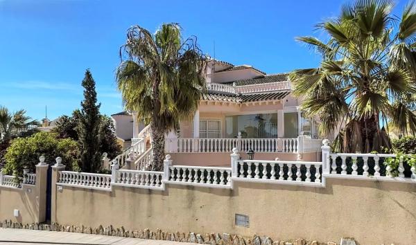 Chalet en avenida de las Especias