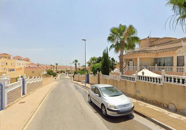 Chalet en avenida de las Especias