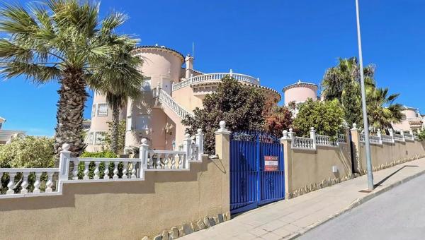 Chalet en avenida de las Especias