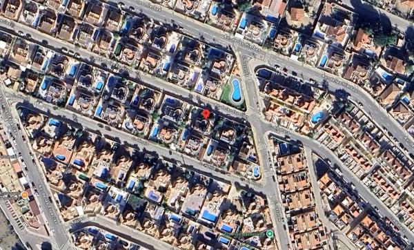 Chalet en avenida de las Especias