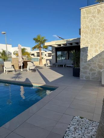 Casa independiente en avenida del Recorral