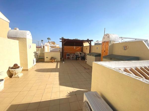 Chalet pareado en calle Covadonga, 2