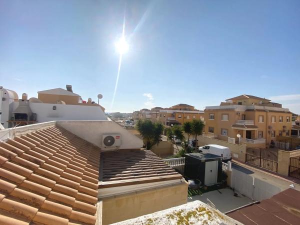 Chalet pareado en calle Covadonga, 2