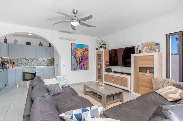 Casa independiente en calle Higueras, 20