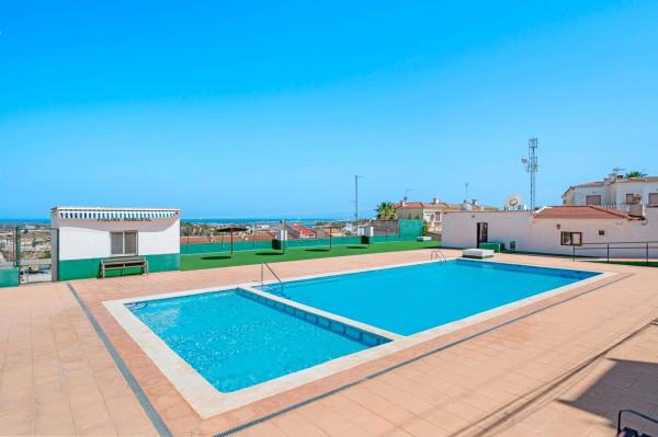 Estudio en calle Thader, 1