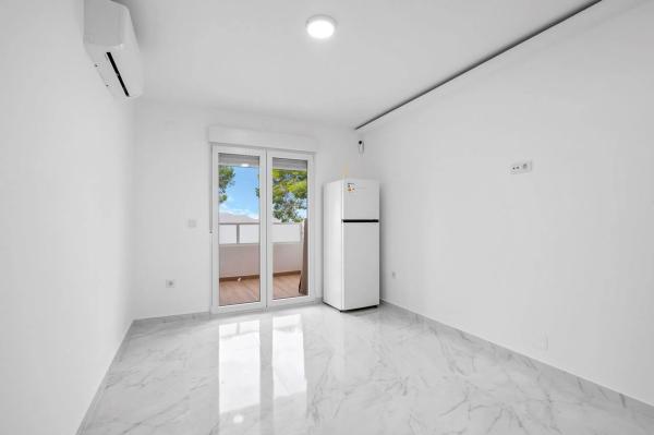 Estudio en calle Thader, 1