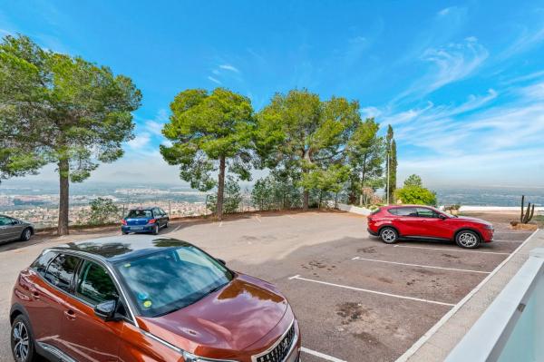 Estudio en calle Thader, 1