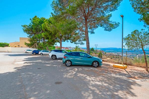 Estudio en calle Thader, 1