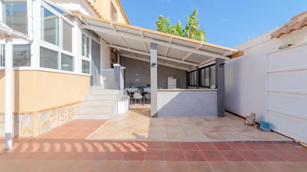 Chalet pareado en calle Cangas