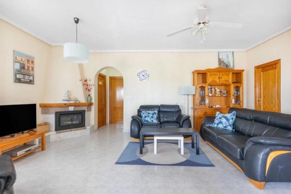 Casa independiente en calle Coloso de Rodas