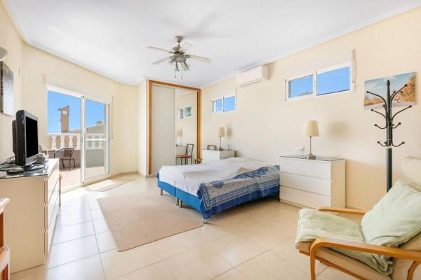 Casa independiente en calle Coloso de Rodas