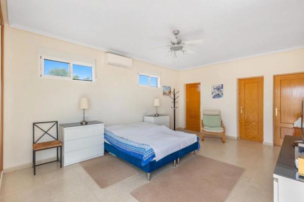 Casa independiente en calle Coloso de Rodas