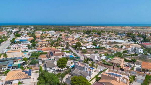 Casa independiente en calle Coloso de Rodas