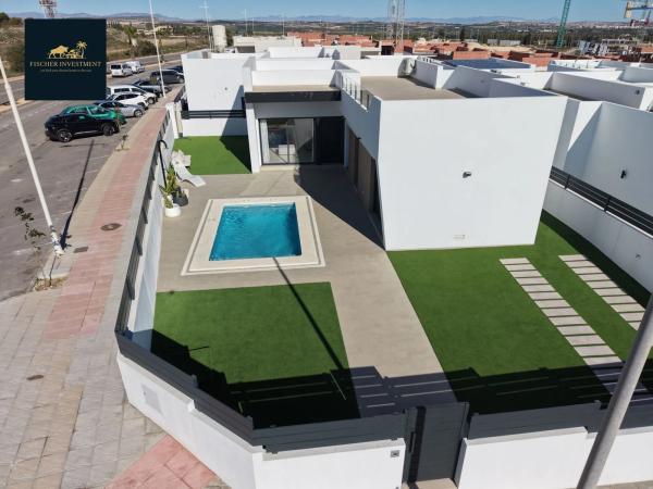 Casa independiente en calle Bach