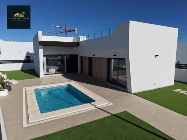 Casa independiente en calle Bach