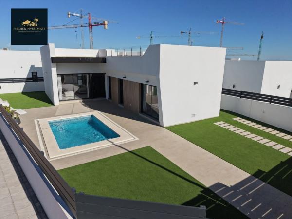 Casa independiente en calle Bach