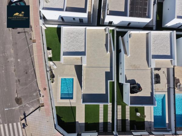 Casa independiente en calle Bach