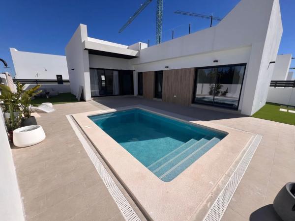 Casa independiente en calle Wagner