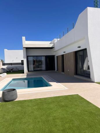 Casa independiente en calle Wagner