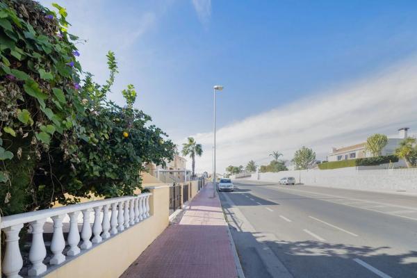 Chalet pareado en calle el Grove