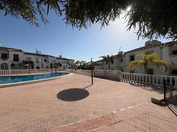 Chalet adosado en calle Filipinas