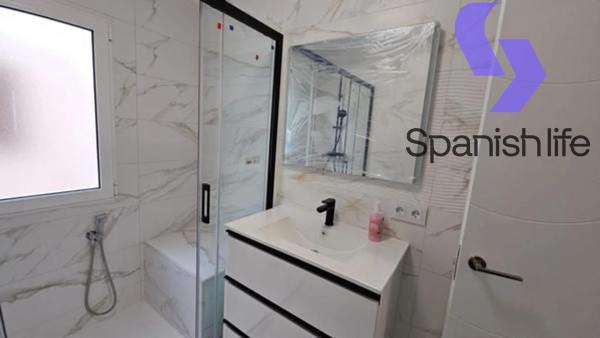 Casa independiente en avenida Alfredo Nobel