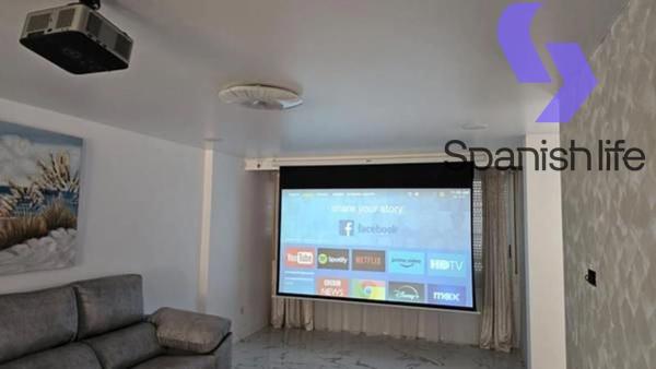 Casa independiente en avenida Alfredo Nobel