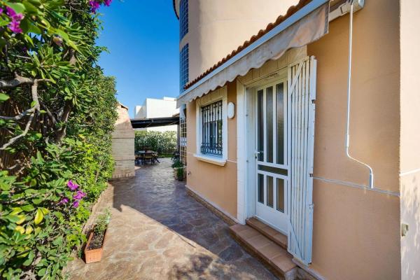 Casa independiente en calle de los Hibiscus