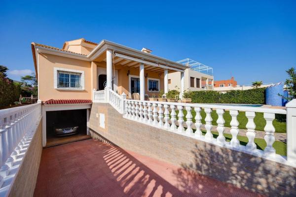 Casa independiente en calle de los Hibiscus