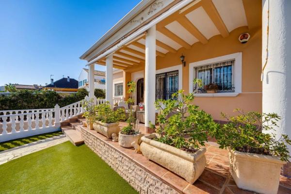 Casa independiente en calle de los Hibiscus