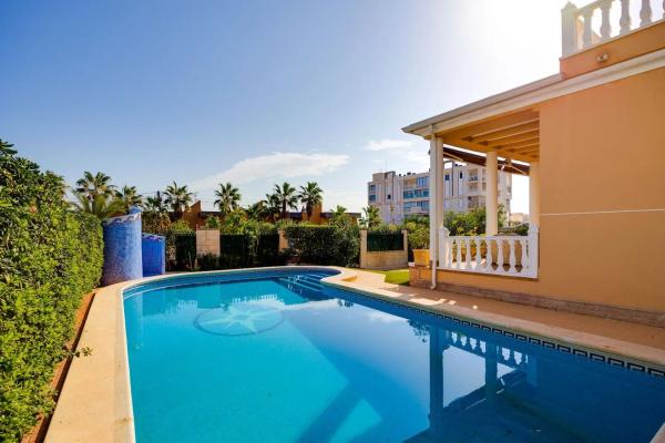 Casa independiente en calle de los Hibiscus