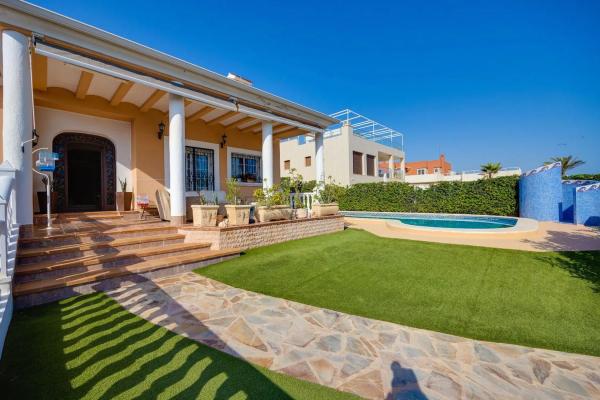 Casa independiente en calle de los Hibiscus