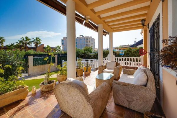 Casa independiente en calle de los Hibiscus