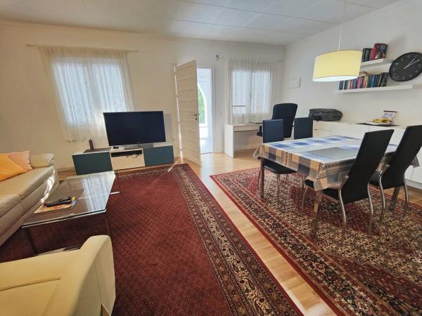 Chalet adosado en avenida Robleda