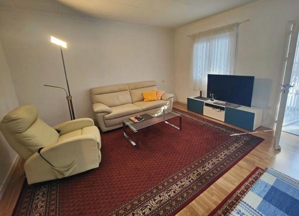 Chalet adosado en avenida Robleda