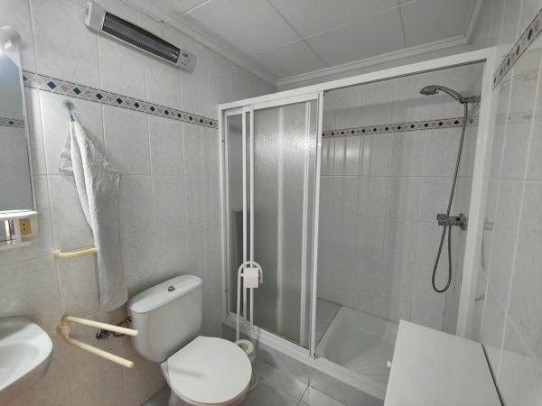 Chalet adosado en avenida Robleda