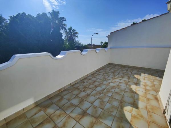 Chalet adosado en avenida Robleda