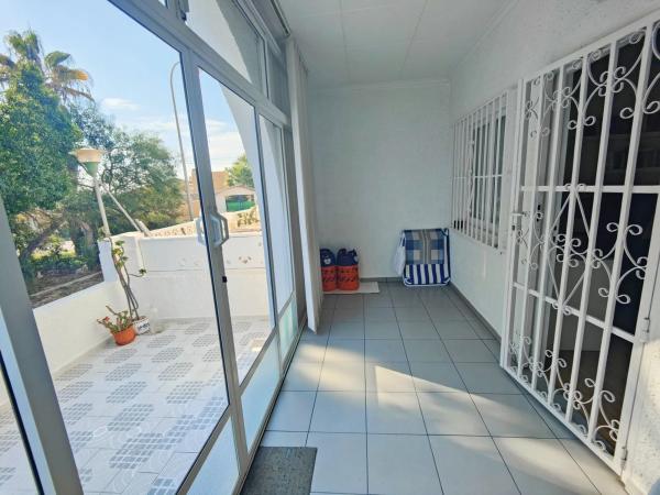 Chalet adosado en avenida Robleda