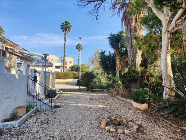 Chalet adosado en avenida Robleda