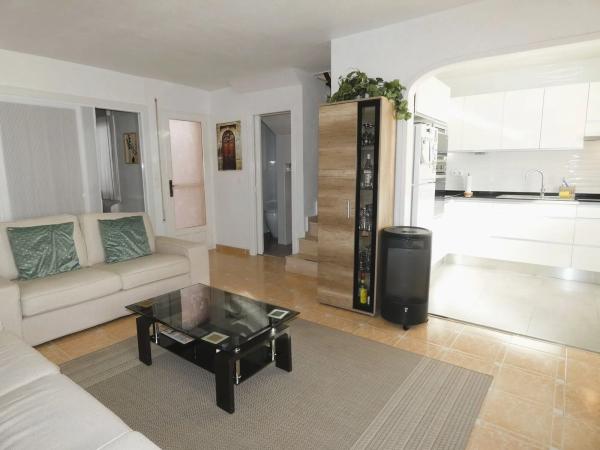 Chalet adosado en avenida de las Urracas, 15