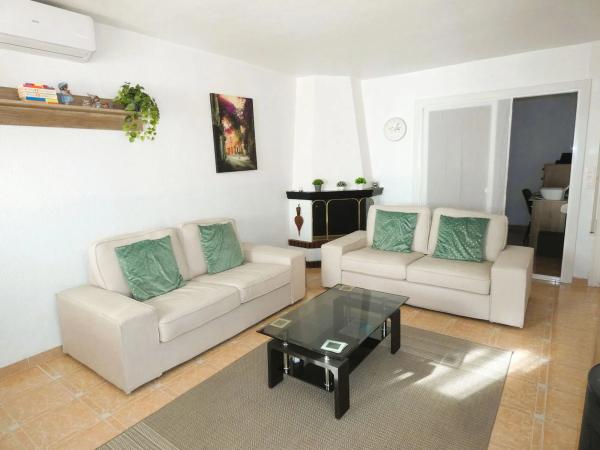 Chalet adosado en avenida de las Urracas, 15