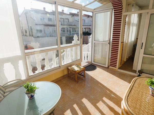 Chalet adosado en avenida de las Urracas, 15