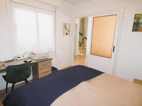 Chalet adosado en avenida de las Urracas, 15