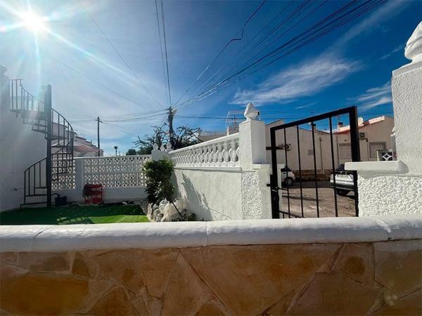 Chalet adosado en calle Otoño s/n