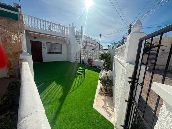 Chalet adosado en calle Otoño s/n